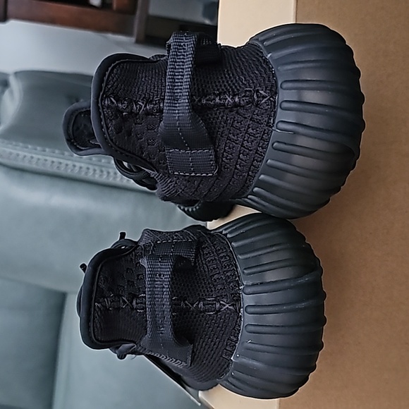 Yeezy 350 V2 - Picture 3 of 7